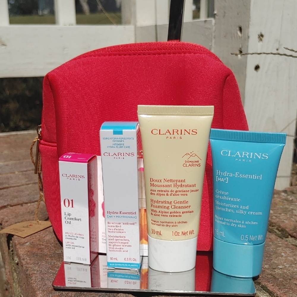 Clarins 5 Piece Skincare Set Including Bag
